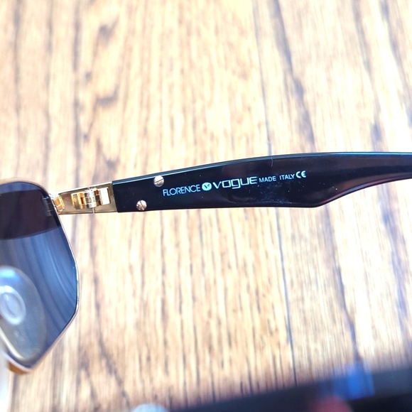 Vintage Vogue Florence VO3182-S Black and Gold Sunglasses Italy - Picture 6 of 7